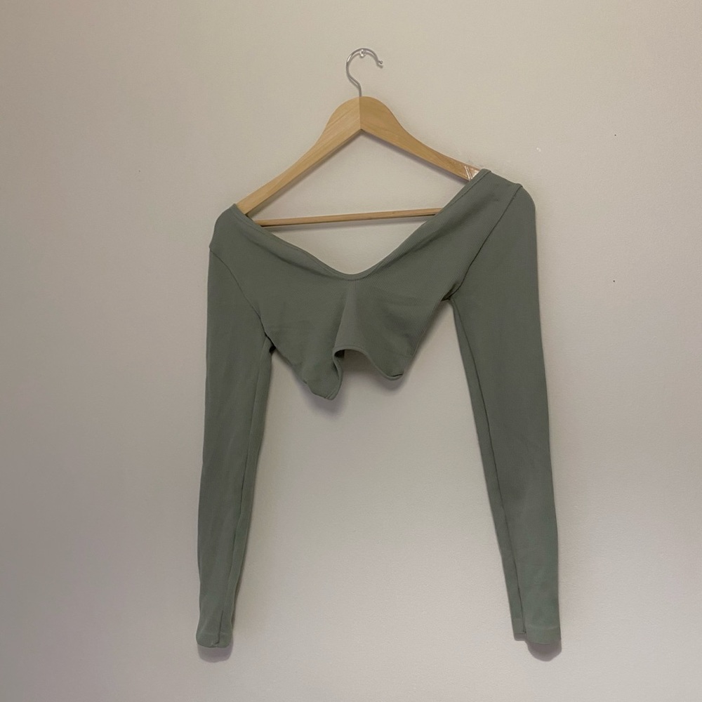 UO Long Sleeve Twist Back Crop